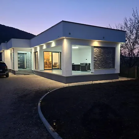 Villa Una-adi-ela